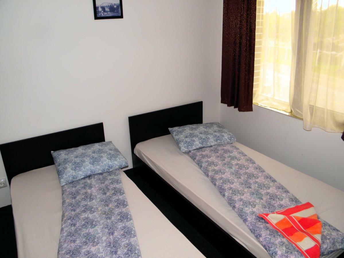 Pensiunea Platinum Târgu Jiu Oda fotoğraf