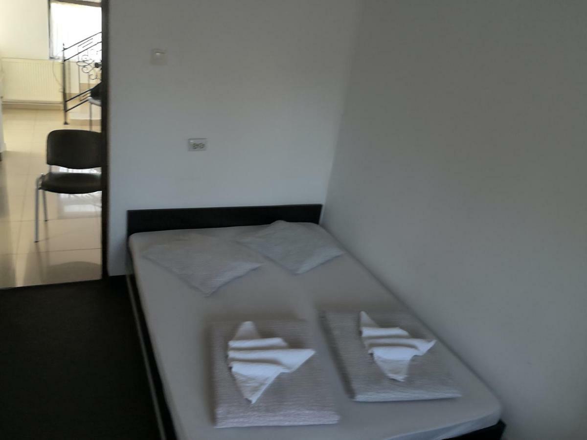 Pensiunea Platinum Târgu Jiu Dış mekan fotoğraf