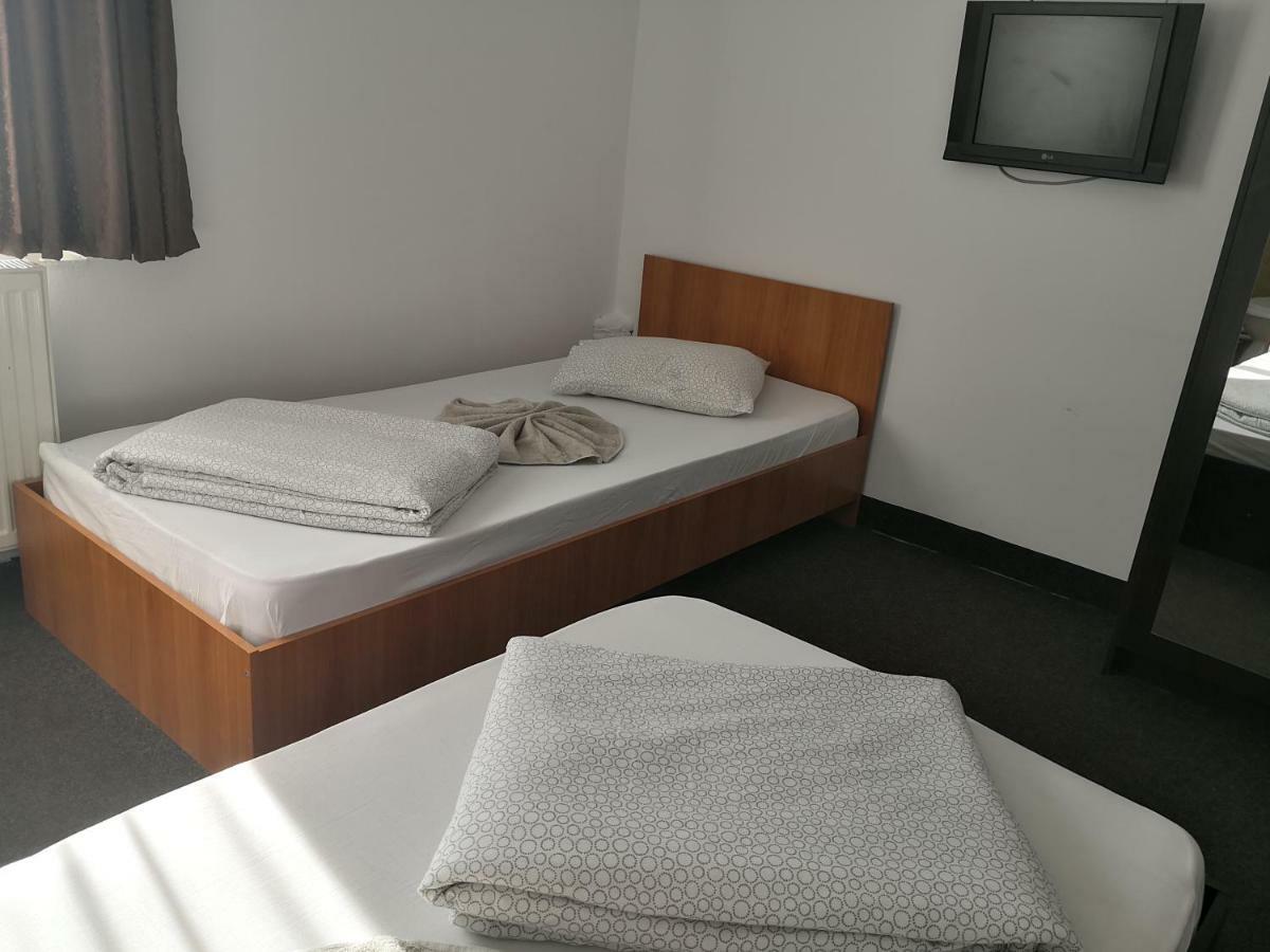 Pensiunea Platinum Târgu Jiu Dış mekan fotoğraf